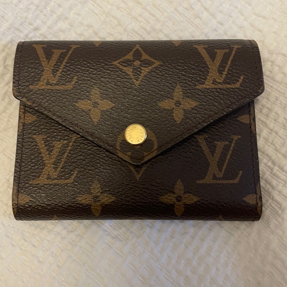 EUC Mint Condition Louis Vuitton Victorine wallet